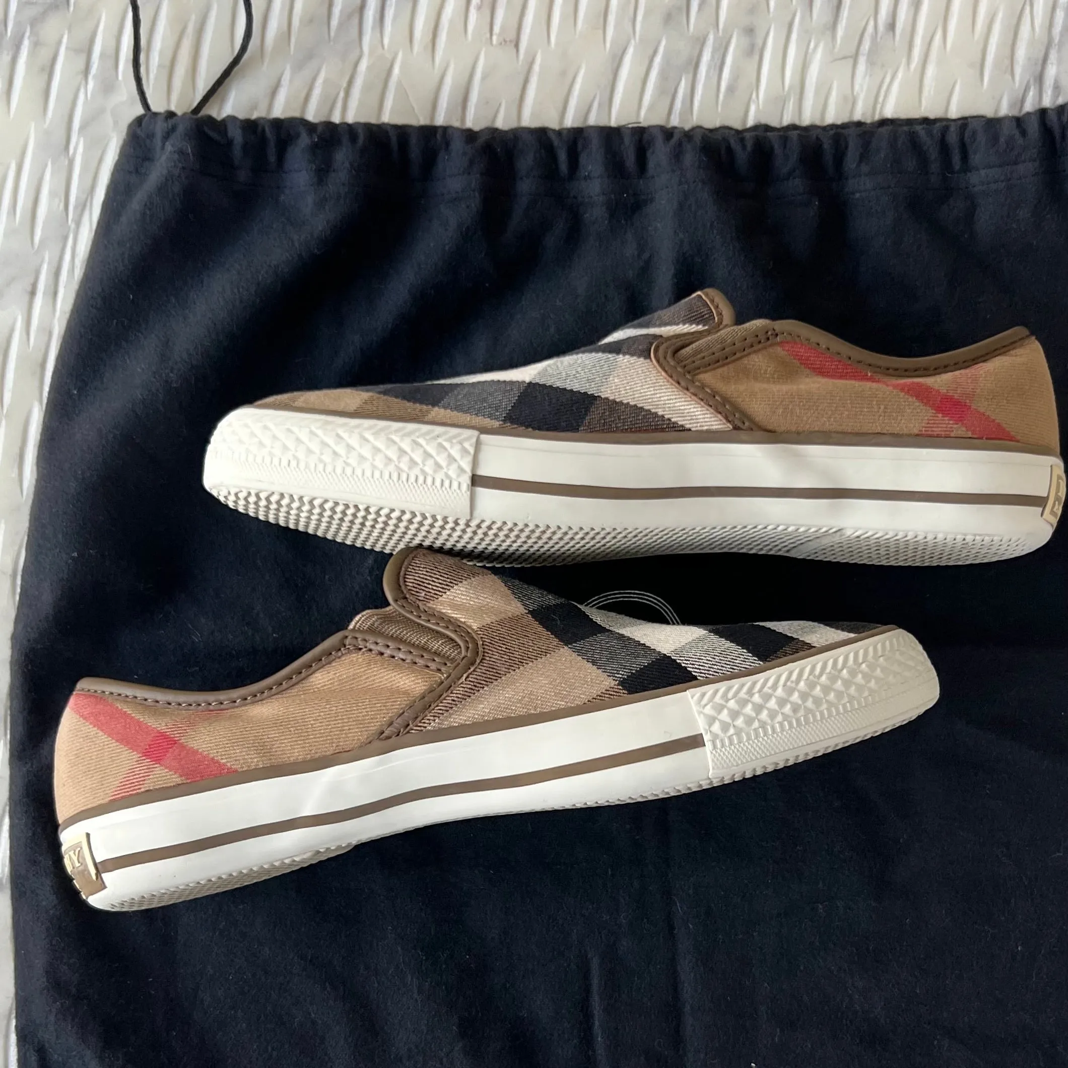 Burberry Beige Novacheck Canvas
Leather Stip On Sneakers