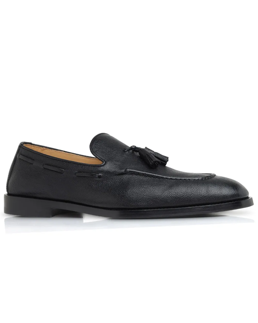 Fine Grain Tassel Loafer in Black