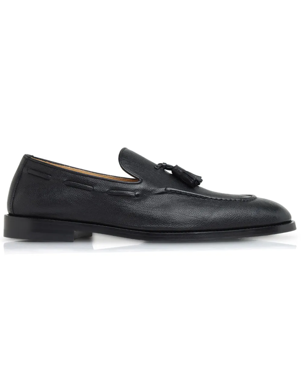 Fine Grain Tassel Loafer in Black