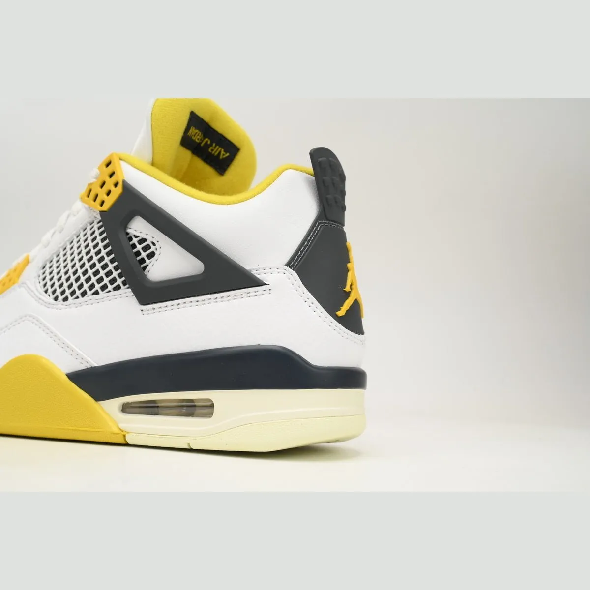 JORDAN 4 x VIVID SULFUR