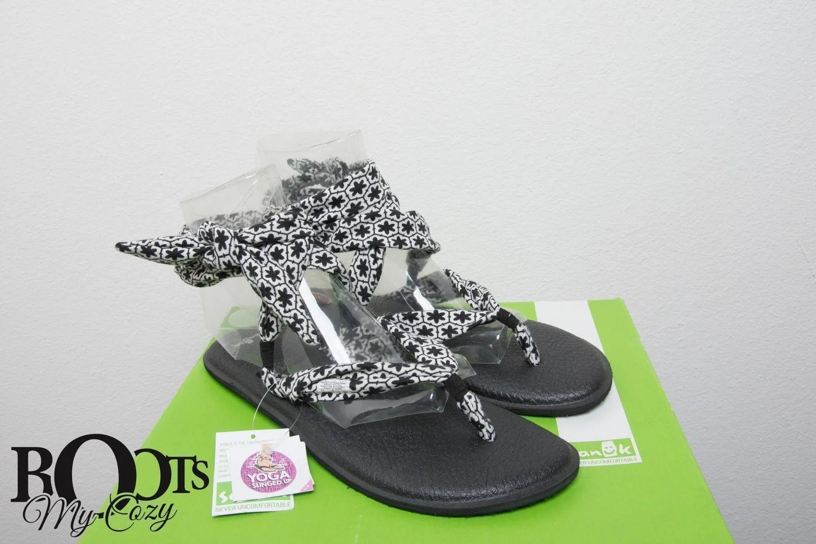 Sanuk Slinged Up Black / White Tile Sandals