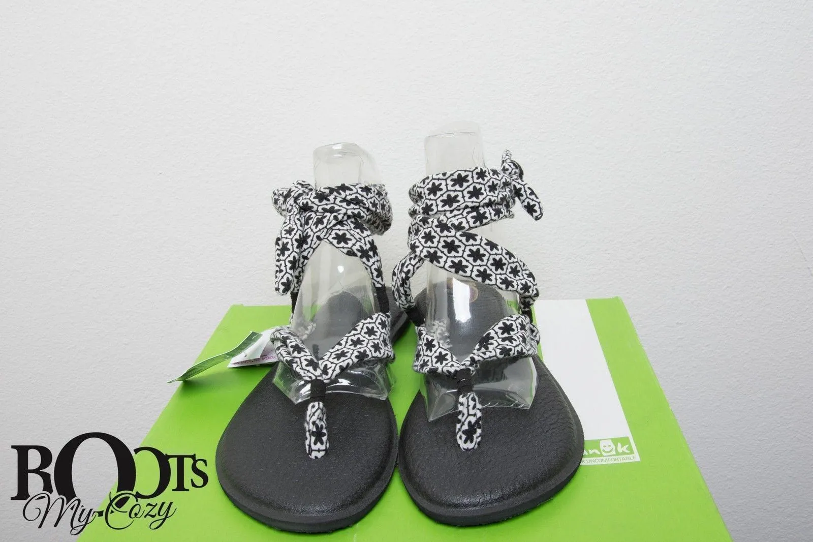 Sanuk Slinged Up Black / White Tile Sandals